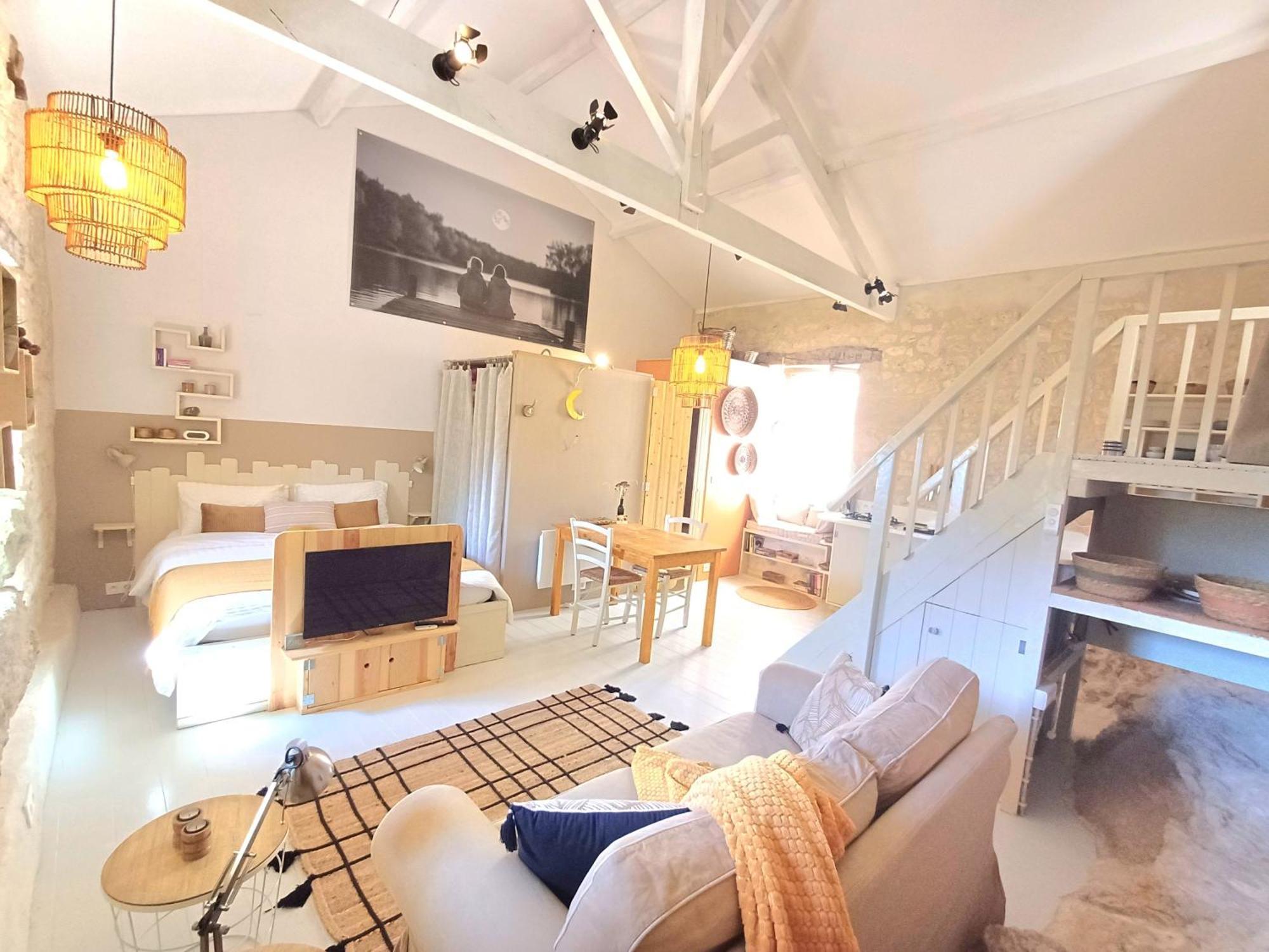 Moon Villa Flaugnac Luaran gambar
