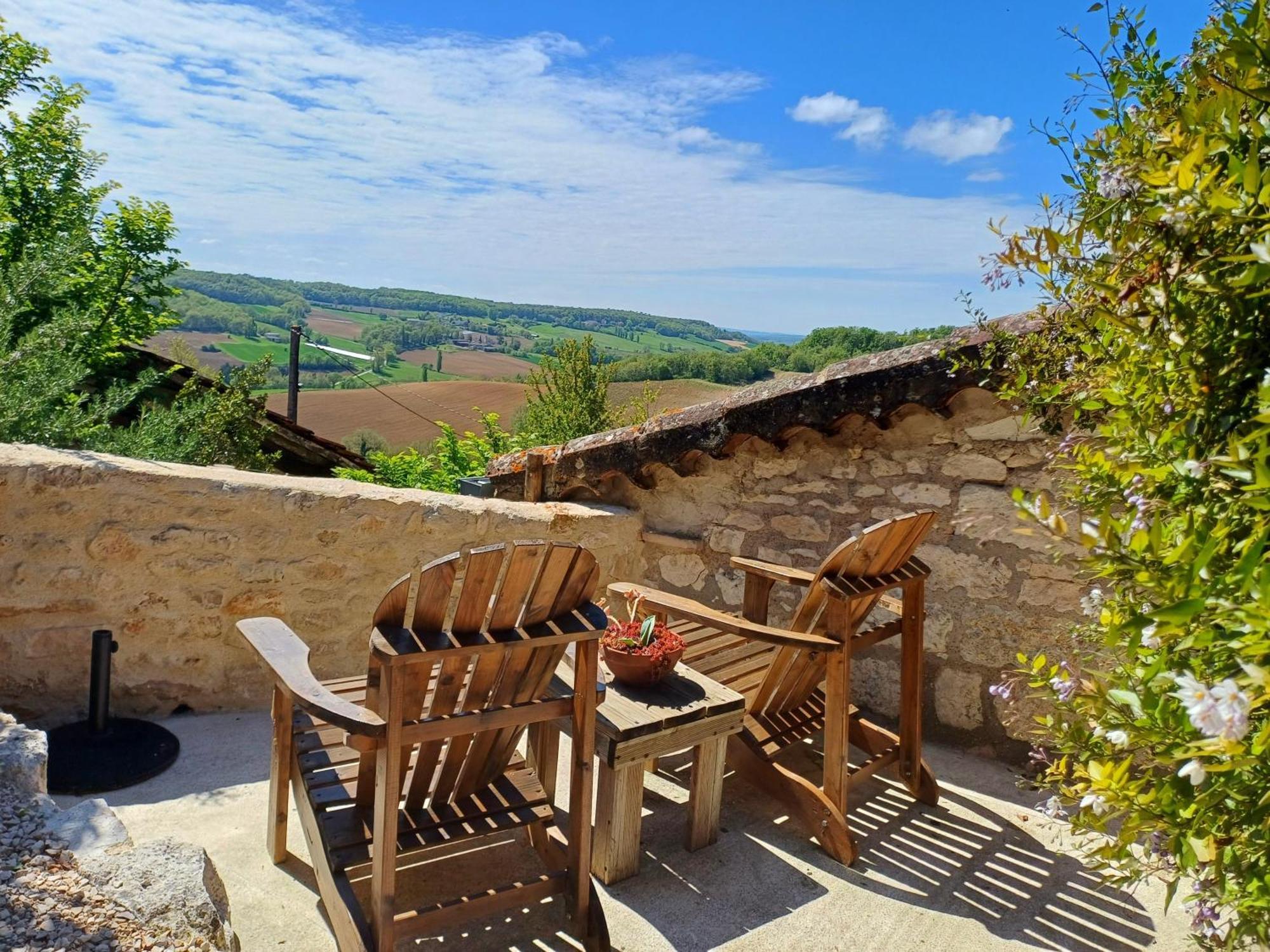 Moon Villa Flaugnac Luaran gambar
